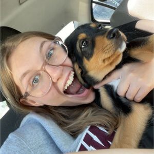 Meet your Posher, Alyssa